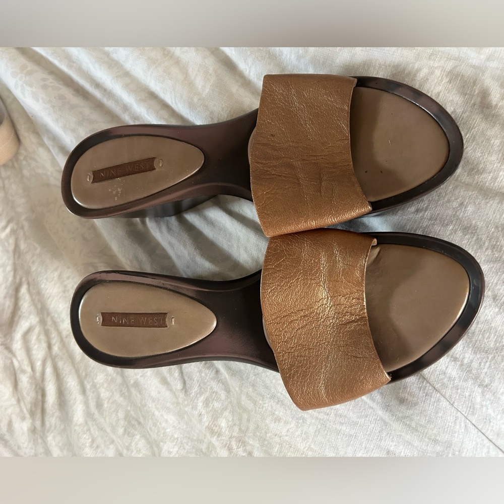 Nine West Gold Wedge Sandals Size 10